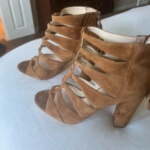MARC FISHER SUEDE HEELS 9